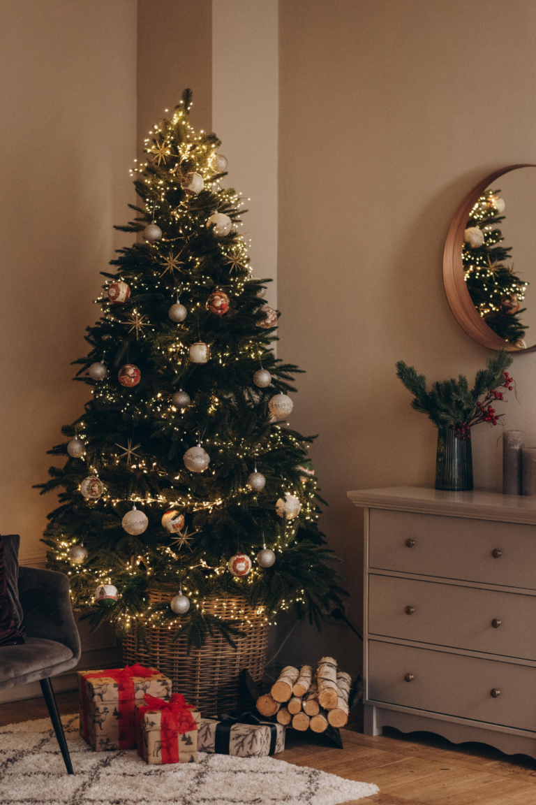 How to Decorate a Christmas Tree Step-by-Step in 2023 - Homesprucedecor